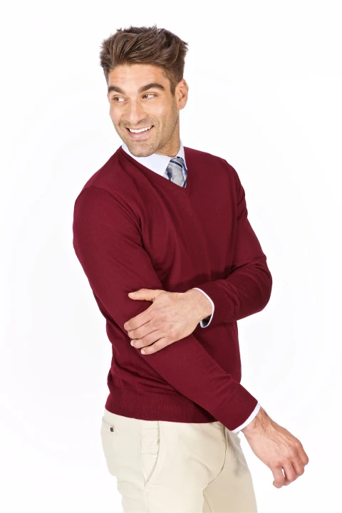 swetry-meskie-w-serek-wełna-akryl-bordowy-klasyka-elegancki-Lanieri-Fashion.jpg
