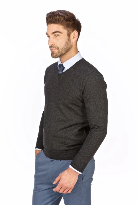 sweter-meski-szpic-niski-wełna-akryl-grafitowy-klasyka-elegancki-Lanieri-Fashion.jpg