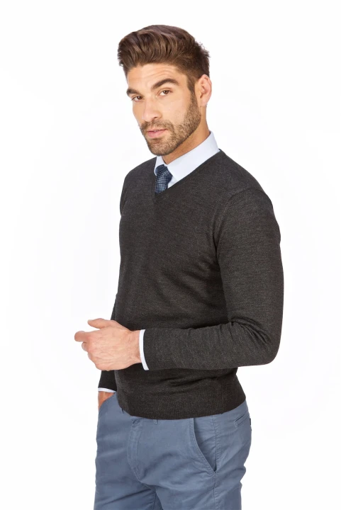 sweter-meski-szpic-niski-wełna-akryl-grafitowy-klasyka-elegancki-Lanieri-Fashion.jpg