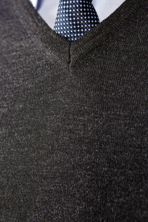 sweter-meski-szpic-niski-wełna-akryl-grafitowy-klasyka-elegancki-Lanieri-Fashion.jpg
