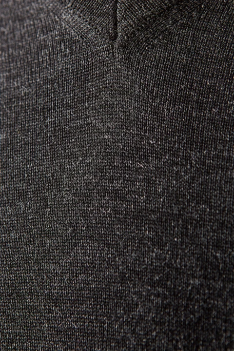 sweter-meski-szpic-niski-wełna-akryl-grafitowy-klasyka-elegancki-Lanieri-Fashion.jpg