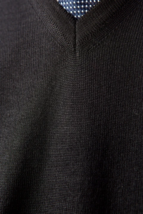 sweter-meski-v-neck-wełna-akryl-czarny-klasyka-elegancki-Lanieri-Fashion.jpg