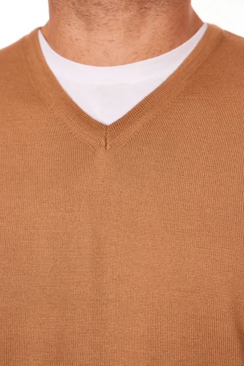 sweter-meski-w-serek-wełna-akryl-camel-klasyka-elegancki-Lanieri-Fashion.jpg