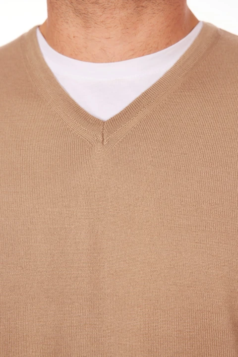 sweter-meski-dekolt-w-serek-wełna-akryl-camel-klasyka-elegancki-Lanieri-Fashion.jpg